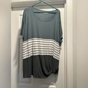 Maurice’s short sleeve shirt in Size Women’s 3X